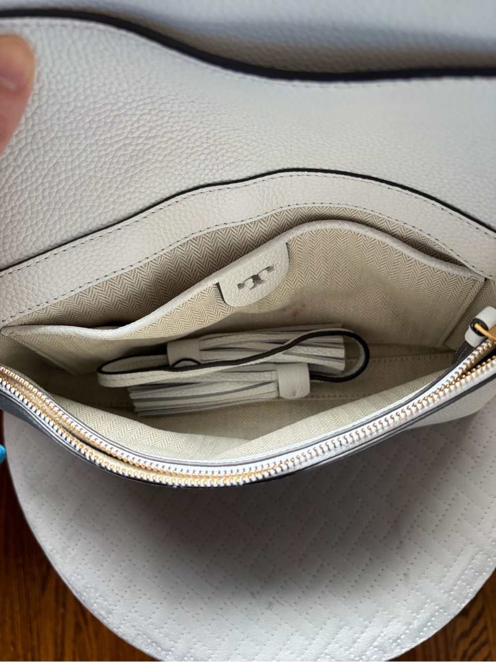 Tory Burch White Leather McGraw CrossBody Bag - Picture 6 of 8